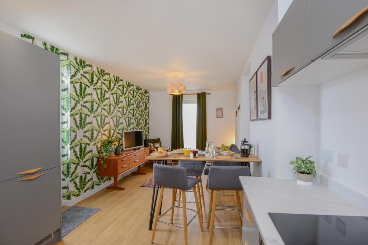 Apartment Two - Private Car Park, Comfortable And Well Equipped - By Ocean City Retreats Plymouth Kültér fotó