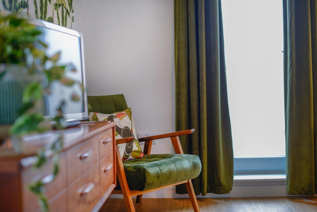 Apartment Two - Private Car Park, Comfortable And Well Equipped - By Ocean City Retreats Plymouth Kültér fotó