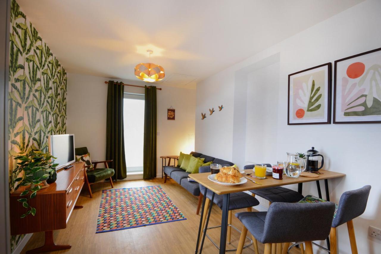 Apartment Two - Private Car Park, Comfortable And Well Equipped - By Ocean City Retreats Plymouth Kültér fotó